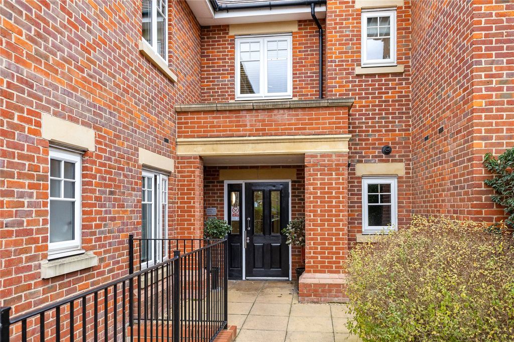 Additional image 2 of 3 bed flat for saleBetween Streets, Cobham, Surrey KT11