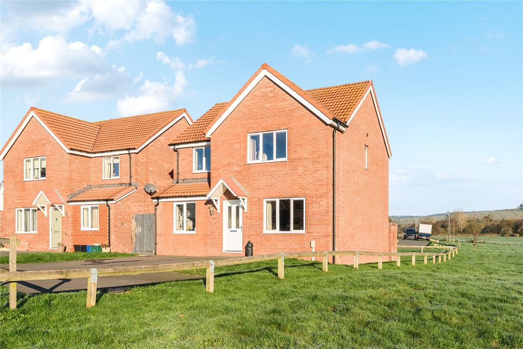 4 bed detached house for saleWillow Walk, Crediton, Devon EX17