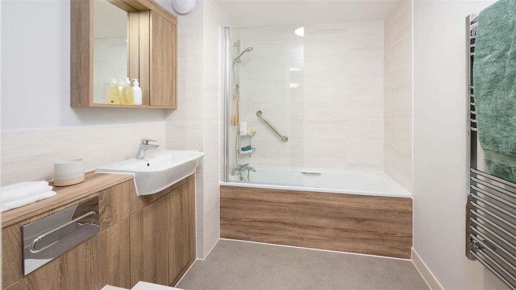 Additional image 14 of 2 bed flat for saleVictoria Road, Cranleigh GU6