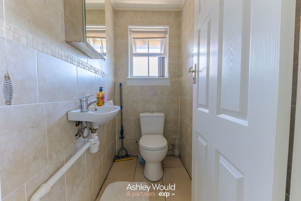 Additional image 17 of 5 bed semi-detached house for saleHalesowen Road, Cradley Heath B64