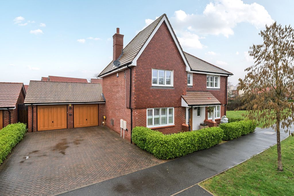 4 bed detached house for saleLonghurst Avenue, Cranleigh GU6