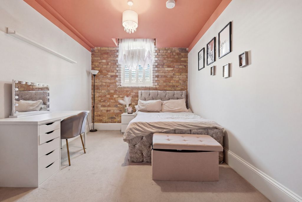 Additional image 12 of 2 bed flat for saleLondinium Road, Colchester CO2