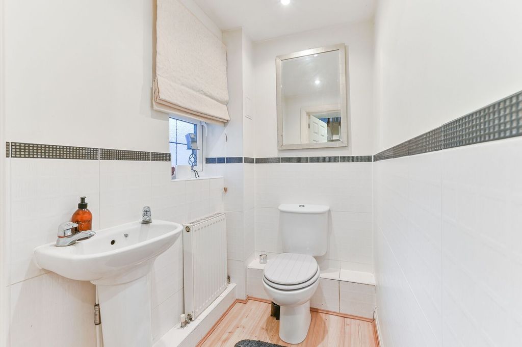 Additional image 22 of 5 bed detached house for saleWater Mead, Coulsdon, Chipstead CR5