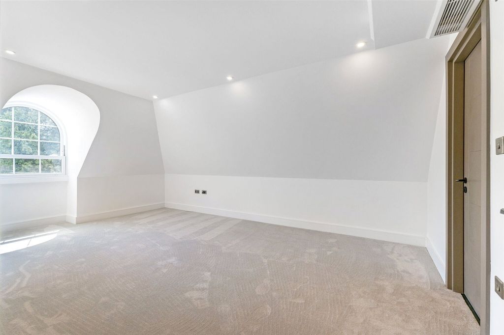 Additional image 7 of 3 bed flat for saleGreen Lane, Cobham, Surrey KT11
