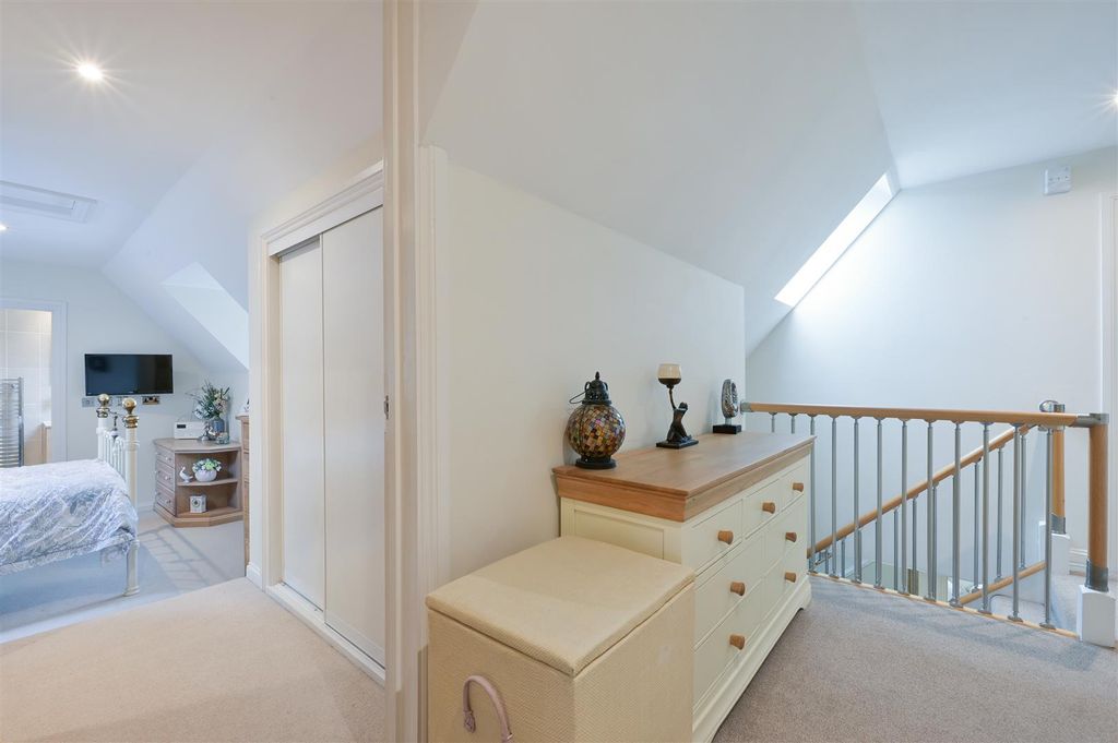 Additional image 28 of 4 bed detached house for saleWoodfield Hill, Chipstead CR5
