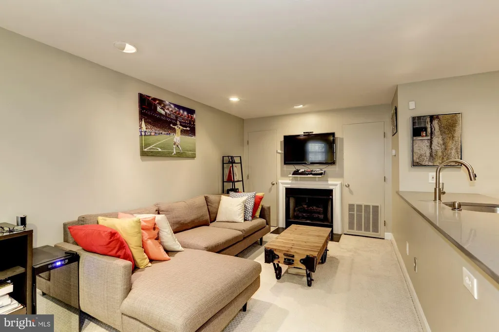 1630 19th St NW #B2, Washington, DC 20009 photo 5