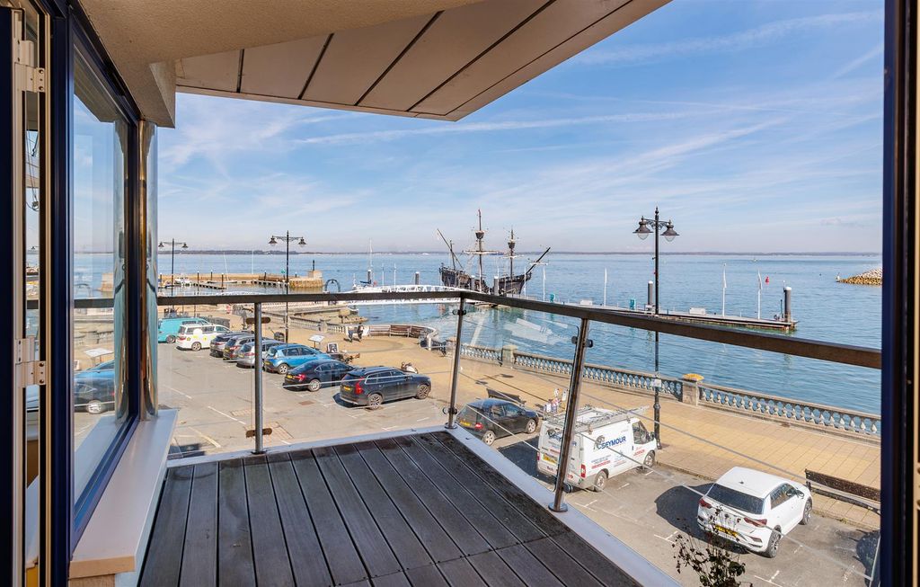 Additional image 5 of 2 bed flat for saleCowes, Isle Of Wight PO31