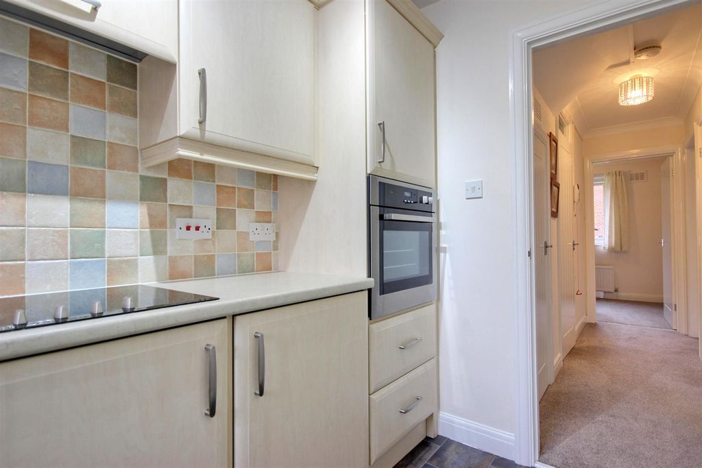 Additional image 6 of 2 bed flat for saleApplegarth Mews, Crescent Street, Cottingham HU16