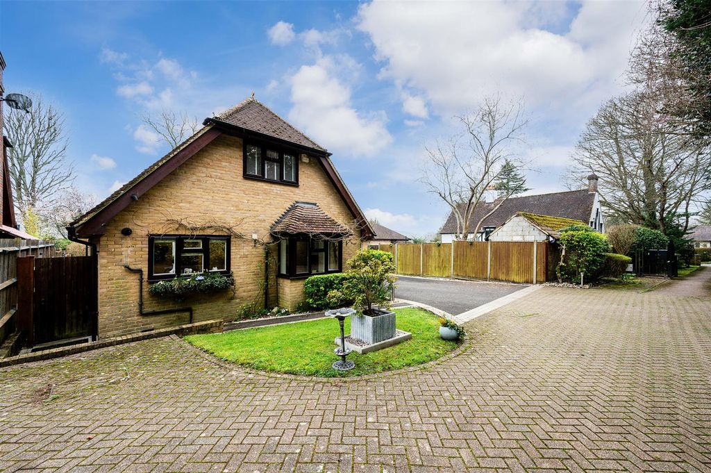 Additional image 35 of 4 bed detached house for saleWoodfield Hill, Chipstead CR5