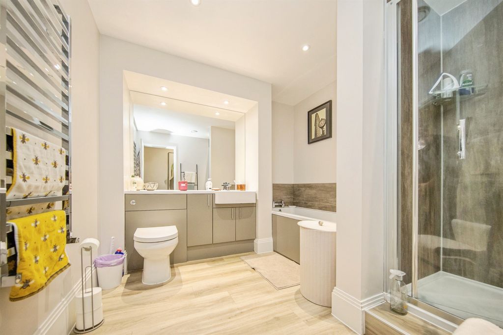 Additional image 16 of 2 bed flat for saleBergholt Road, Colchester CO4
