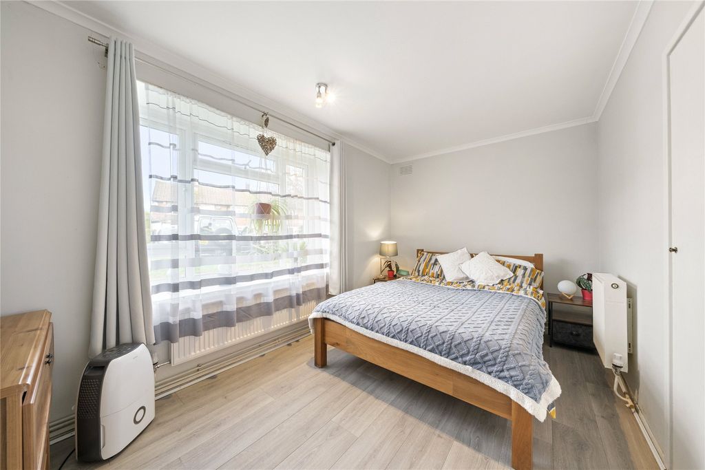Additional image 6 of 2 bed flat for saleWinston Drive, Stoke D'abernon, Cobham, Surrey KT11