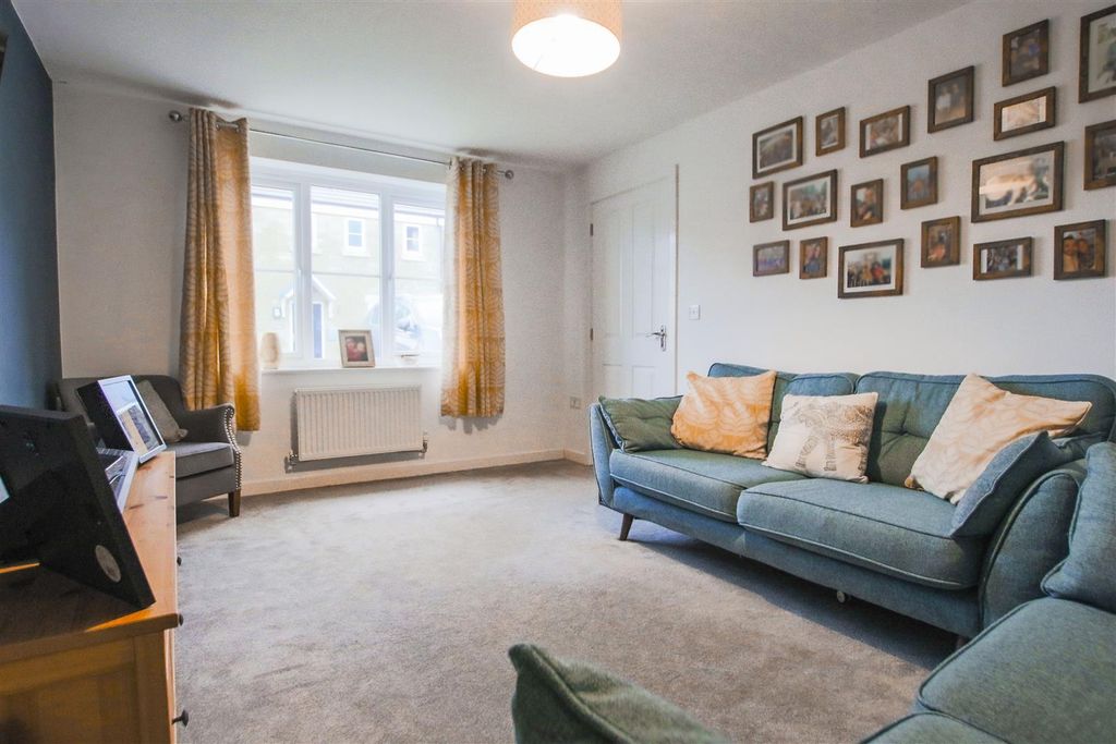 Additional image 3 of 5 bed detached house for saleLanky Gardens, Colne BB8
