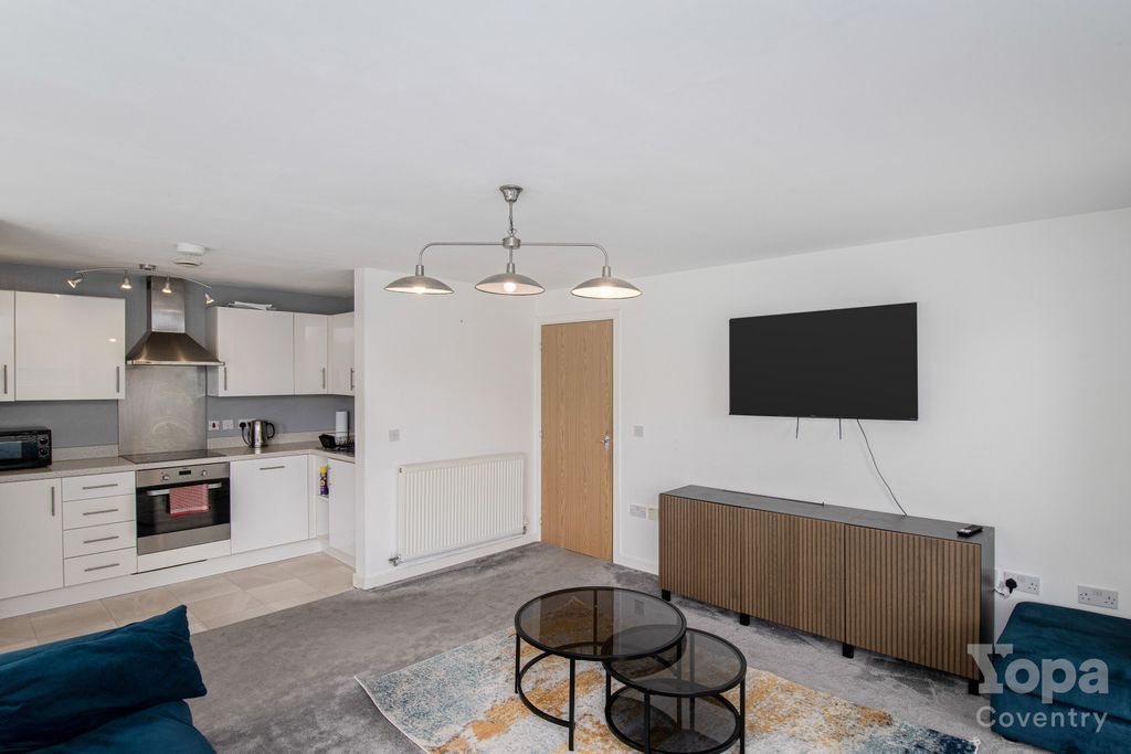 3 bed flat for saleMonticello Way, Coventry CV4 photo 4