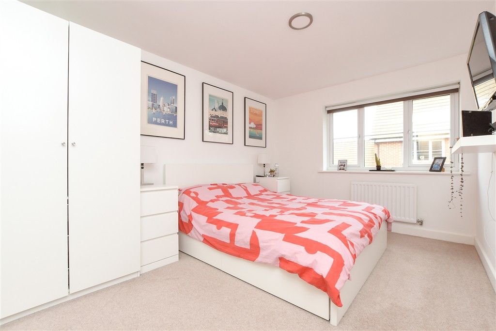 Additional image 5 of 2 bed flat for saleShetland Close, Cranleigh, Surrey GU6