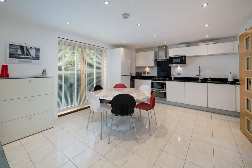 Additional image 10 of 4 bed semi-detached house for saleCowes, Isle Of Wight PO31