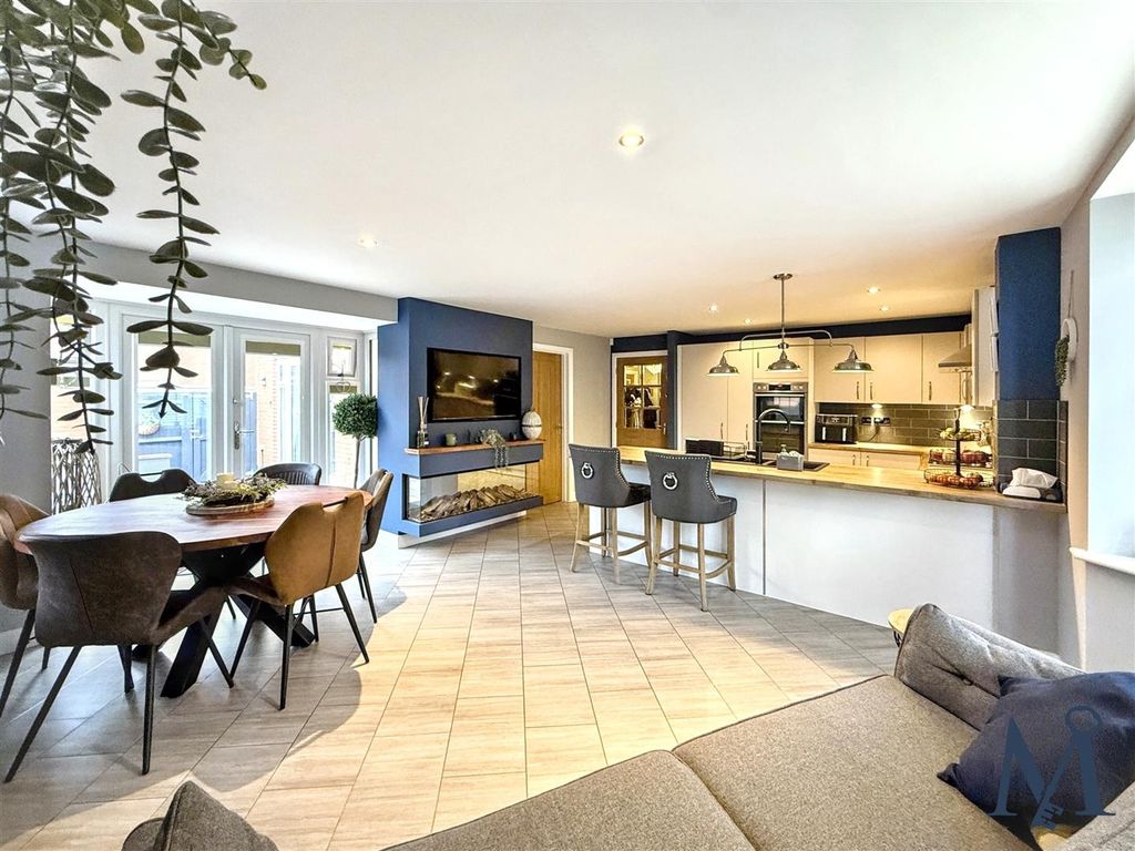 Additional image 2 of 5 bed property for salePrimrose Drive, Coalville LE67