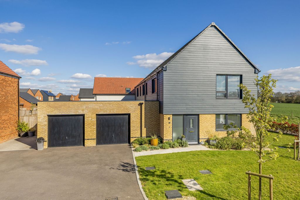 4 bed detached house for saleRomaine Road, Cranleigh GU6