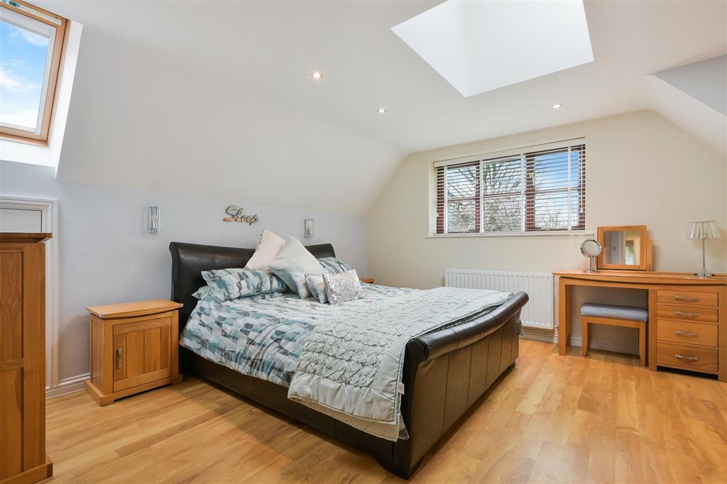 Additional image 20 of 4 bed detached house for saleWoodfield Hill, Chipstead CR5