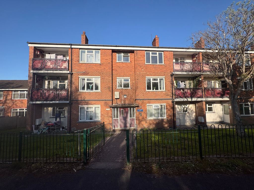 3 bed flat for saleTy'r Llwyn, Wrexham LL14
