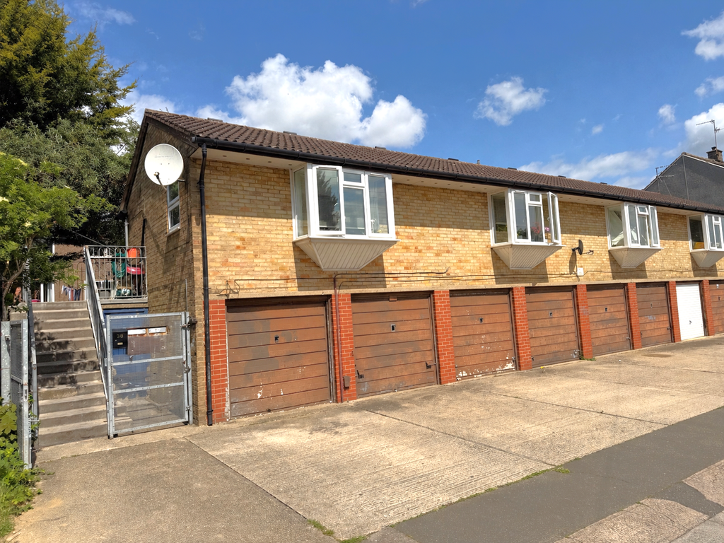 2 bed flat for saleLandseer Court, Corby NN18