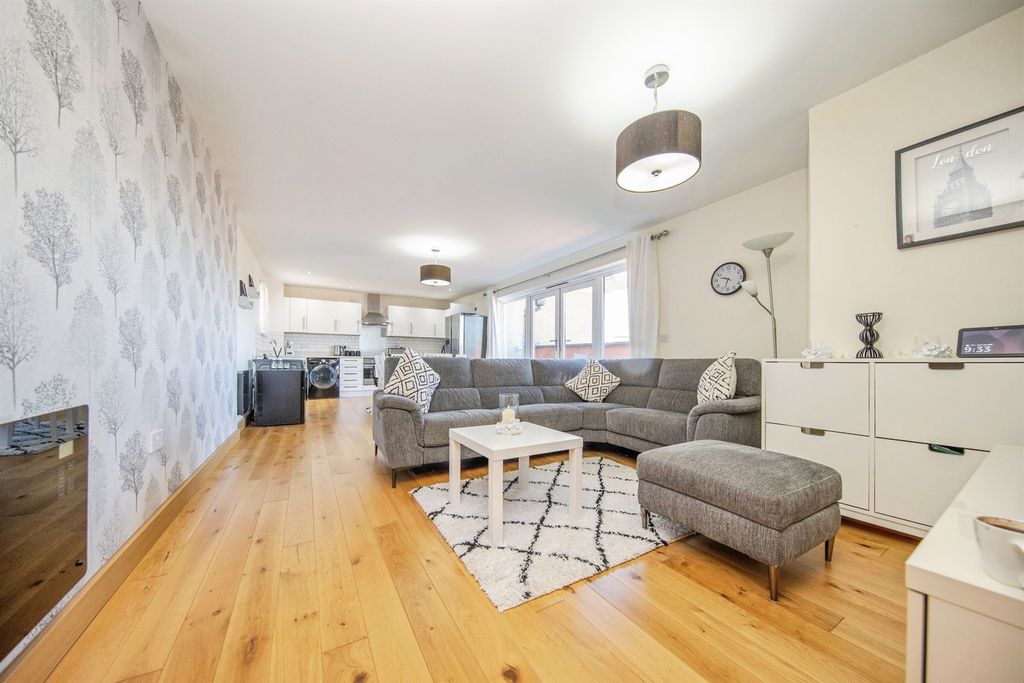 Additional image 5 of 3 bed penthouse for saleCaelum Drive, Colchester CO2