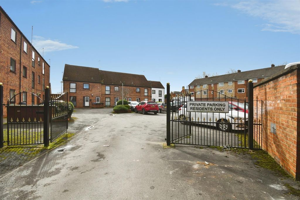 Additional image 4 of 2 bed flat for saleElm Tree Court, Cottingham HU16