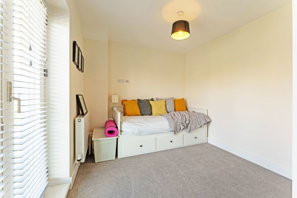 Additional image 27 of 4 bed detached house for saleLake Drive, Weldon, Corby, Northamptonshire NN17