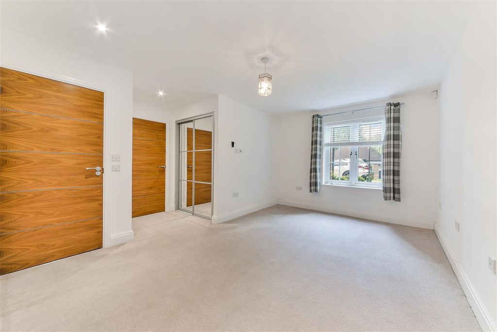Additional image 7 of 2 bed flat for saleOutwood Lane, Chipstead CR5