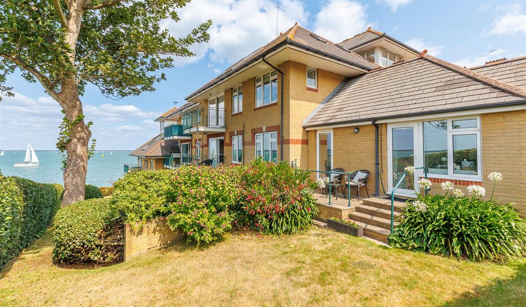 Additional image 16 of 2 bed flat for saleCowes, Isle Of Wight PO31