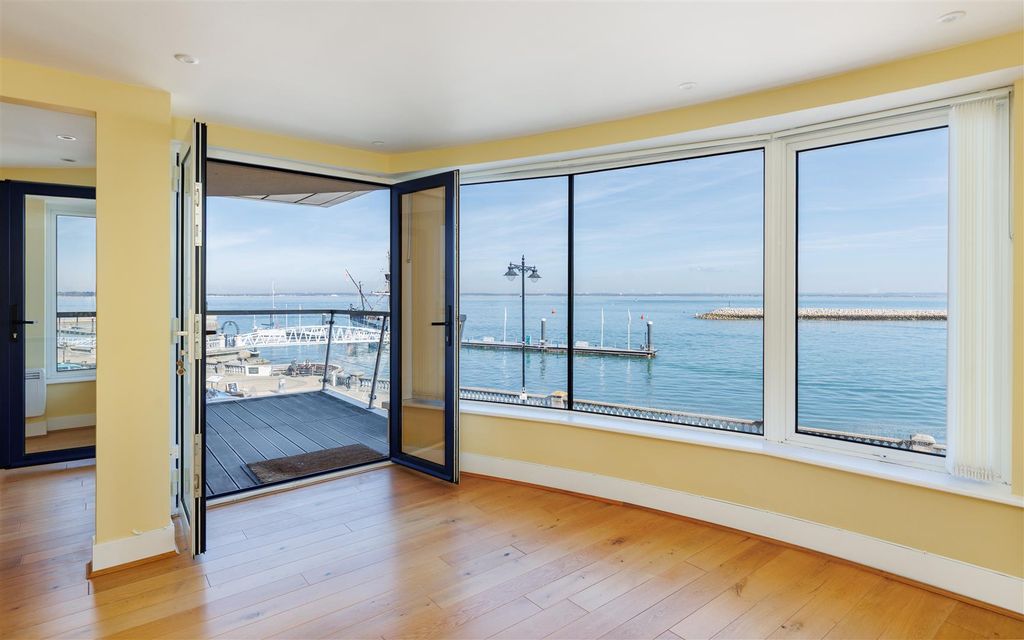 Additional image 4 of 2 bed flat for saleCowes, Isle Of Wight PO31