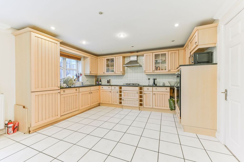 Additional image 7 of 5 bed detached house for saleWater Mead, Coulsdon, Chipstead CR5