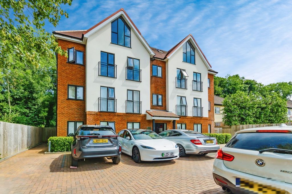 2 bed flat for saleBrighton Road, Purley, Surrey CR8