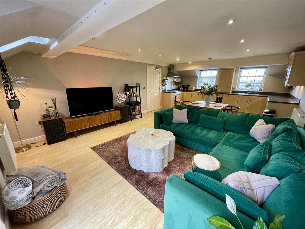 Additional image 3 of 2 bed flat for saleNorthumberland Street, Darlington DL3