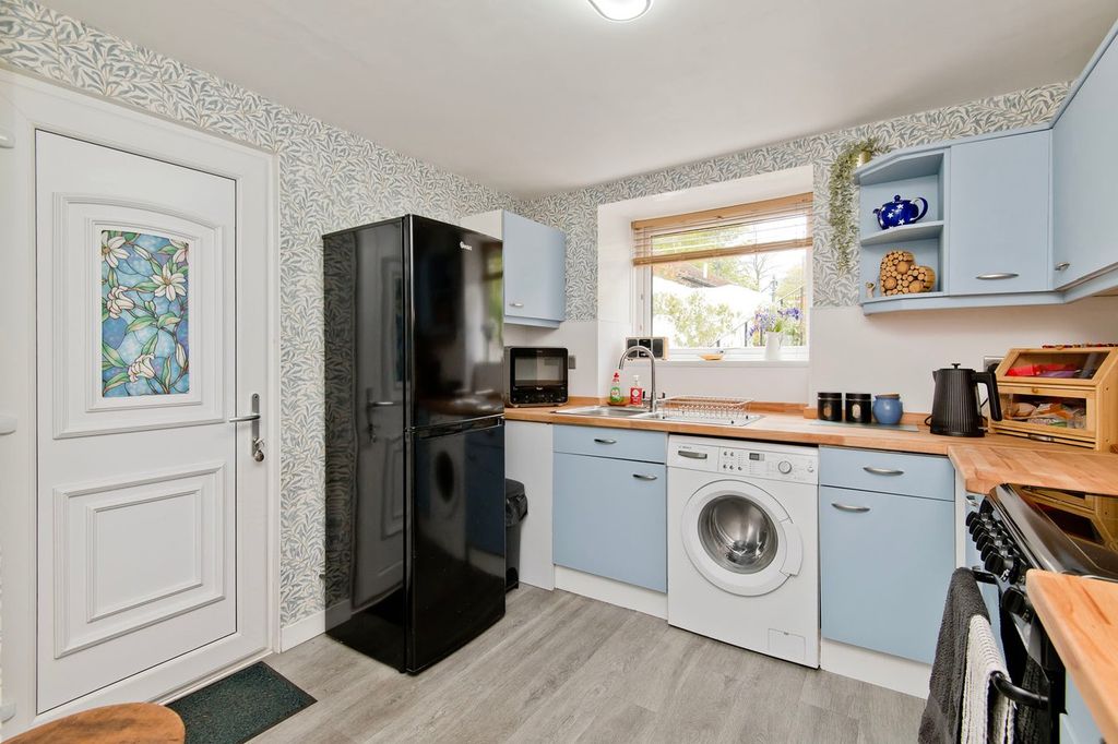 Additional image 5 of 2 bed flat for saleBalgarvie Road, Cupar KY15