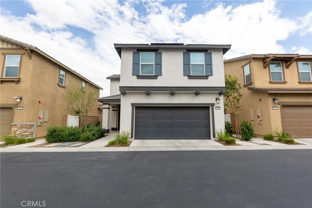 2464 Gunner Ridge Way, Rialto, CA 92377 photo 2