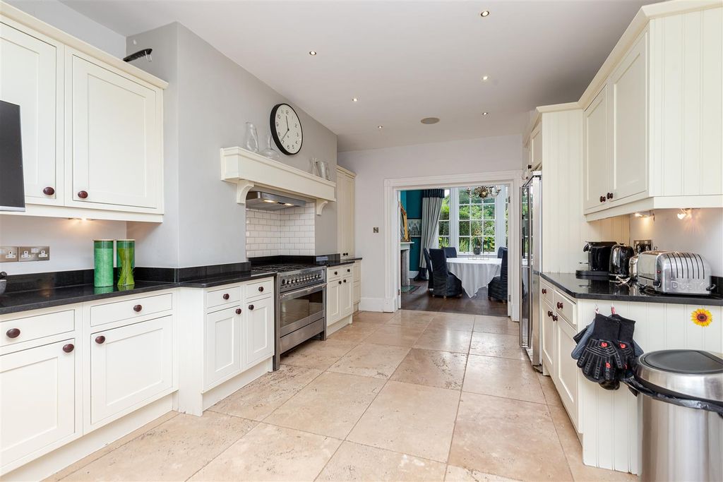 Additional image 5 of 6 bed property for saleConiscliffe Road, Darlington DL3