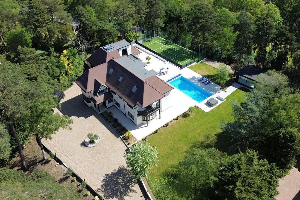 8 bed detached house for salePine Coombe, Shirley Hills CR0