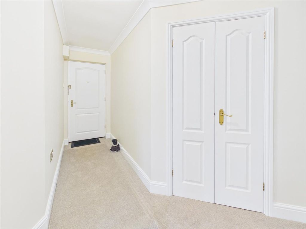 2 bed flat for saleColne Road, Cromer NR27 photo 5