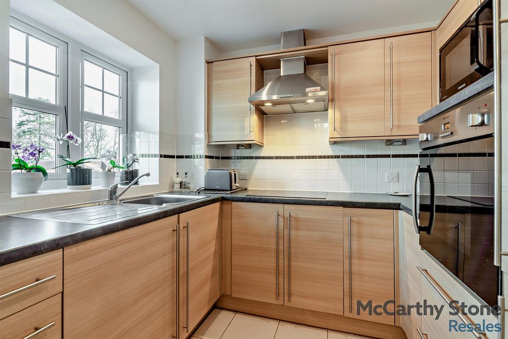Additional image 6 of 1 bed flat for saleHolmes Place, Crowborough TN6