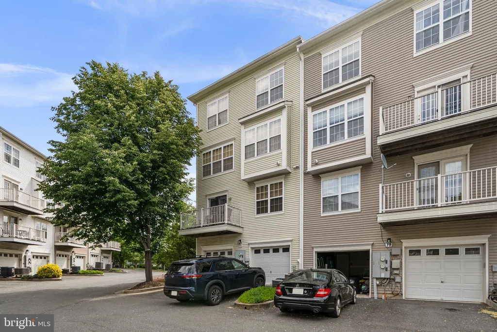 15 Swanton Lane Unit 100, Gaithersburg, MD 20878