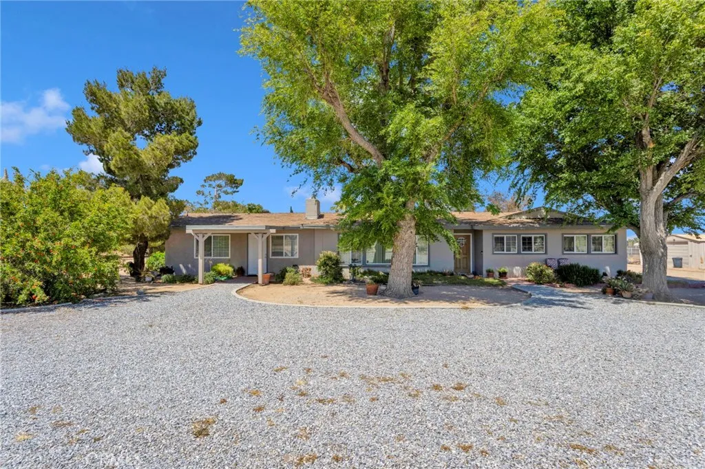 15884 El Centro Road, Hesperia, CA 92345 photo 2