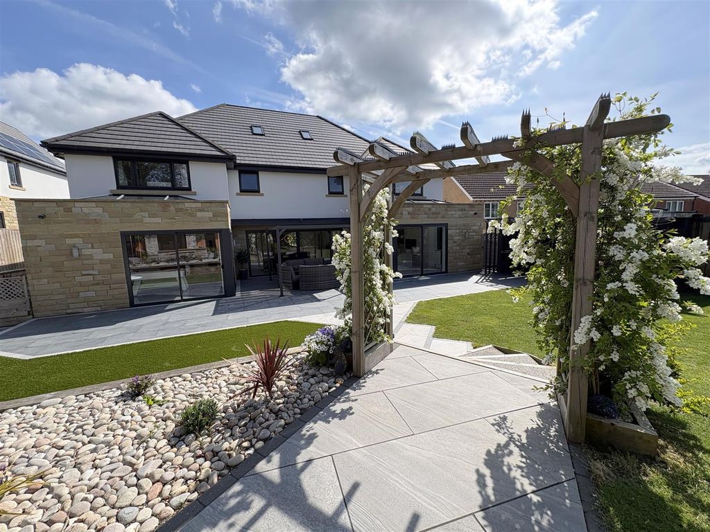 Additional image 2 of 5 bed detached house for saleNew Park Lane, Crook DL15