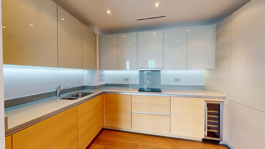 3 bed flat for saleTennyson Apartments, 1 Saffron Central Square, Croydon CR0 photo 5