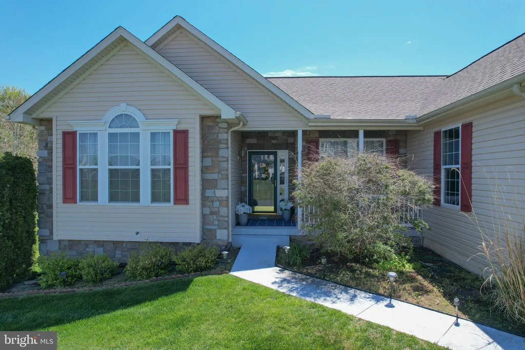 633 Bentley Drive, Inwood, WV 25428