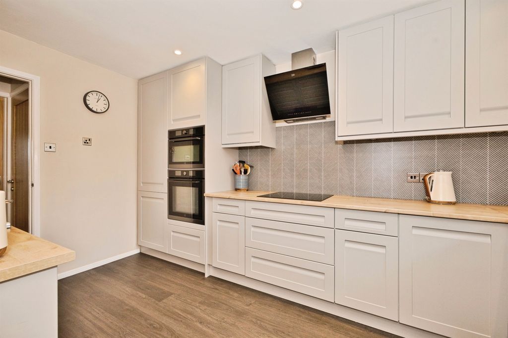 Additional image 8 of 3 bed detached house for saleLaburnum Crescent, Crewkerne TA18