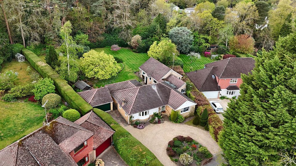 4 bed bungalow for saleArdwell Close, Crowthorne, Berkshire RG45