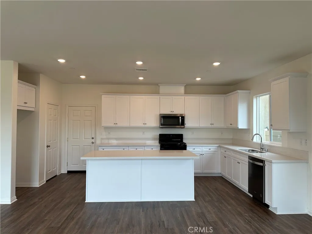 7560 Citrusmoon Ct, Riverside, CA 92507 photo 2