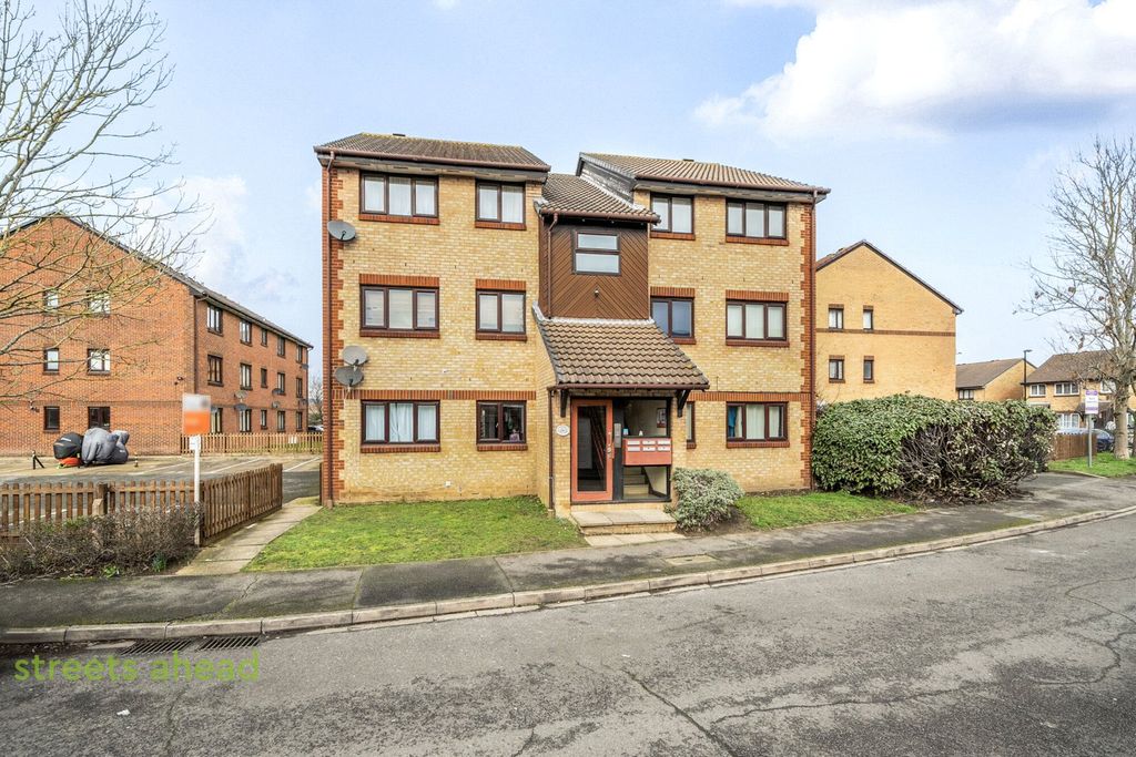 2 bed flat for saleDavies Close, Croydon CR0