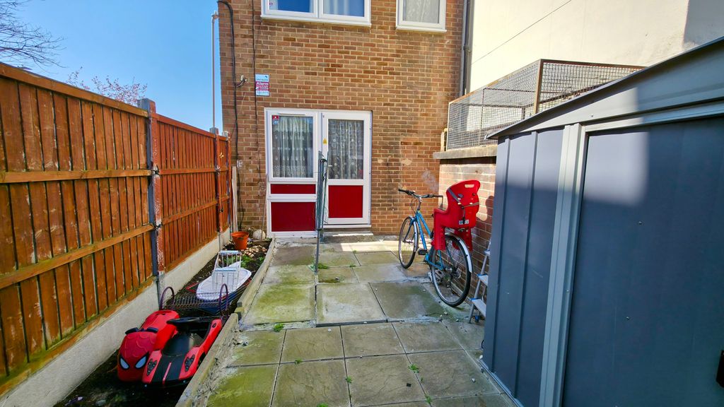 Additional image 10 of 3 bed flat for saleBradwell Avenue, Dagenham RM10