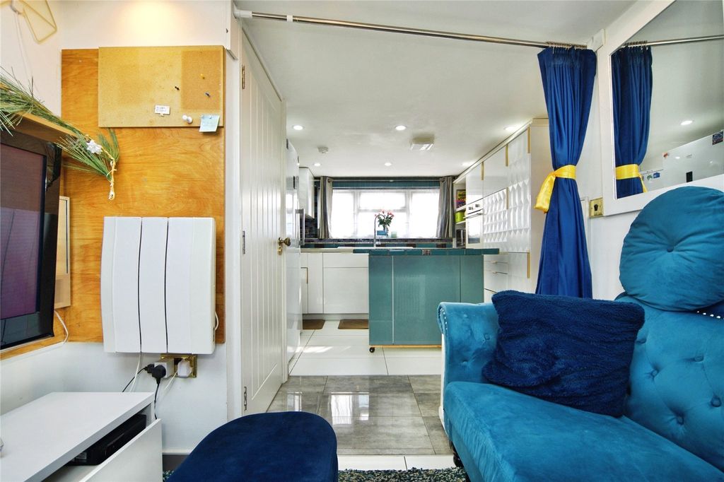 Additional image 29 of 3 bed maisonette for saleRaydons Road, Dagenham, Essex RM9
